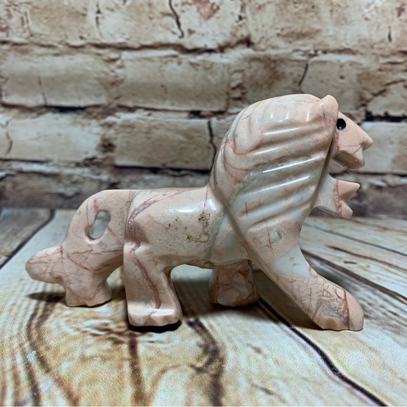 Vintage Carved Pink Marble Onyx Stone Lion Sculpture Figurine 4.5" x 2.75" x 1" - Picture 5 of 9